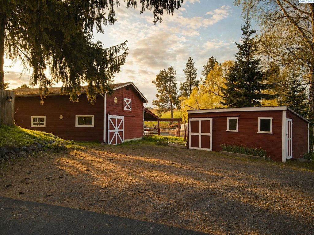 Photo of 312 State Route 27, Pullman, WA 99163 (MLS # 290684)