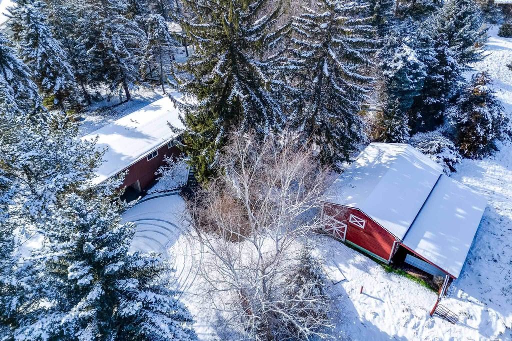 Photo of 312 State Route 27, Pullman, WA 99163 (MLS # 290684)