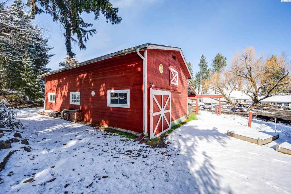 Photo of 312 State Route 27, Pullman, WA 99163 (MLS # 290684)