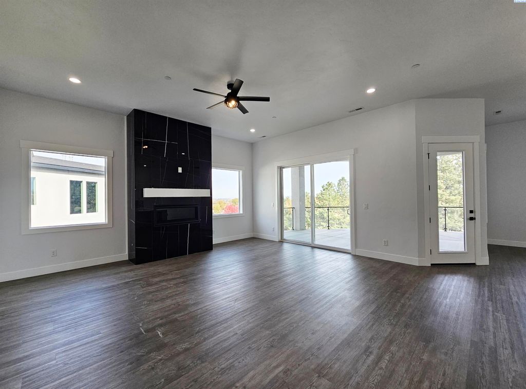 Photo of 3202 Bing Street, West Richland, WA 99353 (MLS # 287367)