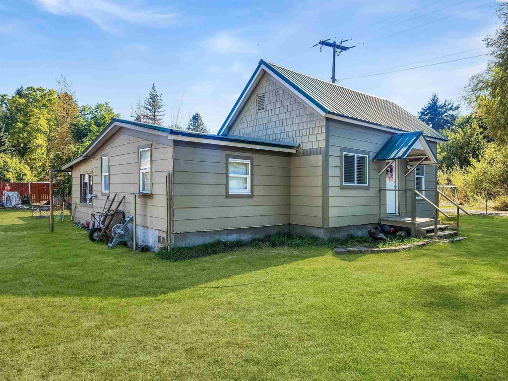 Photo of 208 S 3rd St, Garfield, WA 99130 (MLS # 288179)