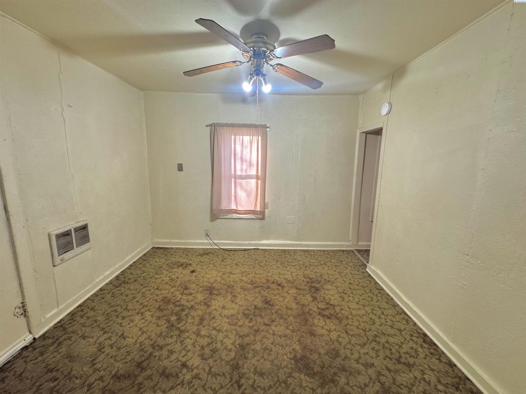 Photo of 1220 Roosevelt Rd, Sunnyside, WA 98944 (MLS # 290678)