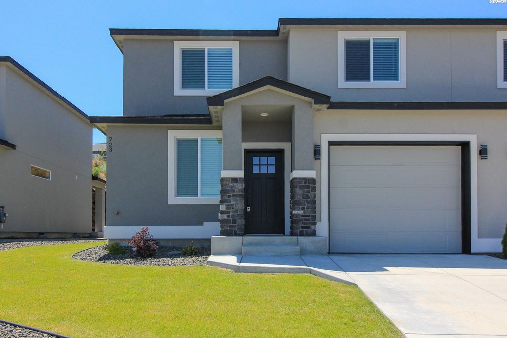 Photo of 723 Rio Vista Loop, Richland, WA 99352 (MLS # 290899)