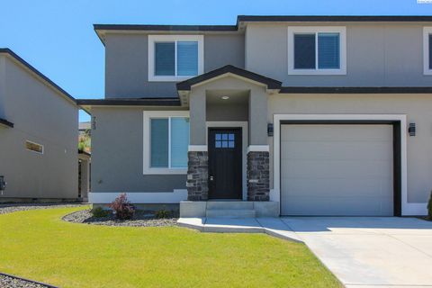 Photo of 723 Rio Vista Loop, Richland, WA 99352 (MLS # 290899)