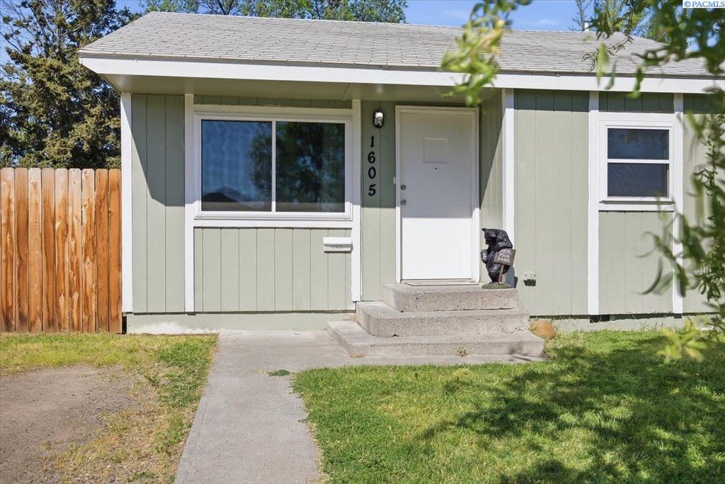 Photo of 1605 Perkins Ave, Richland, WA 99354 (MLS # 292776)