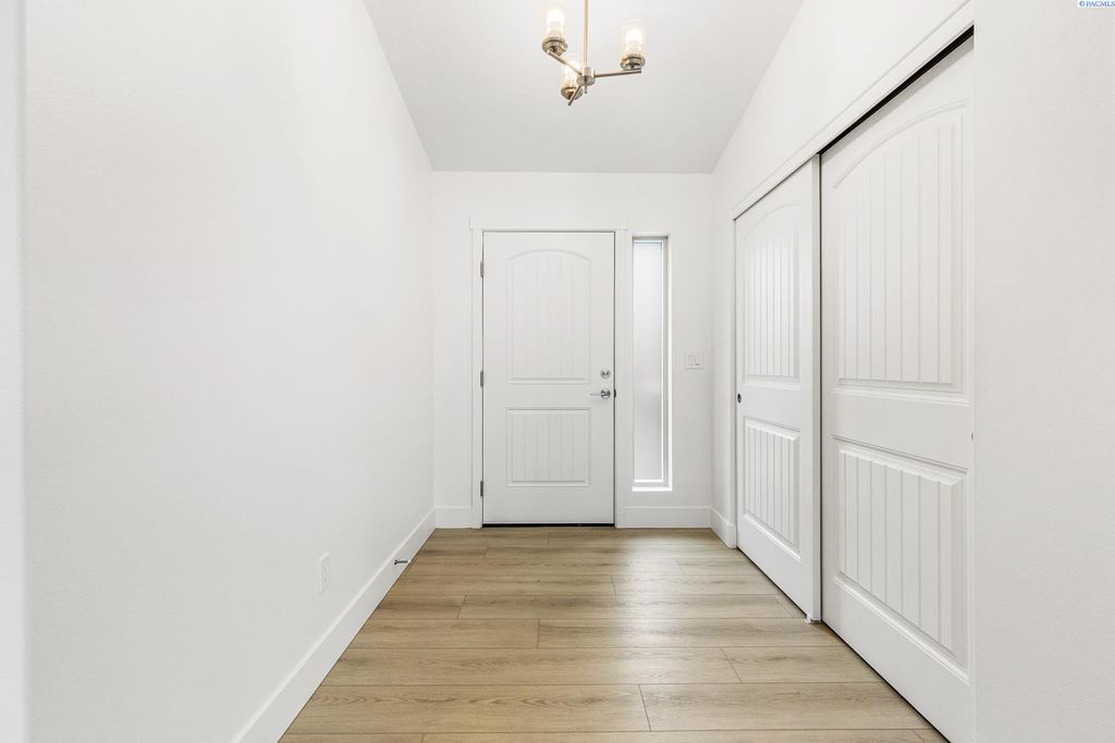 Photo of 2840 S Roosevelt St, Kennewick, WA 99338 (MLS # 291346)