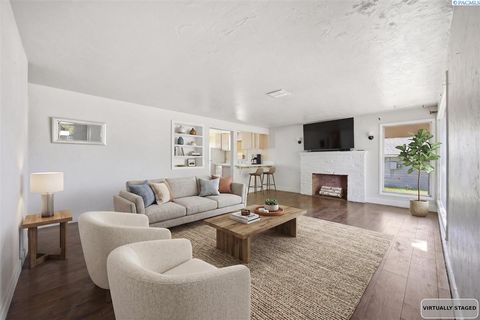 Photo of 1922 W 6th Ave, Kennewick, WA 99336 (MLS # 292728)