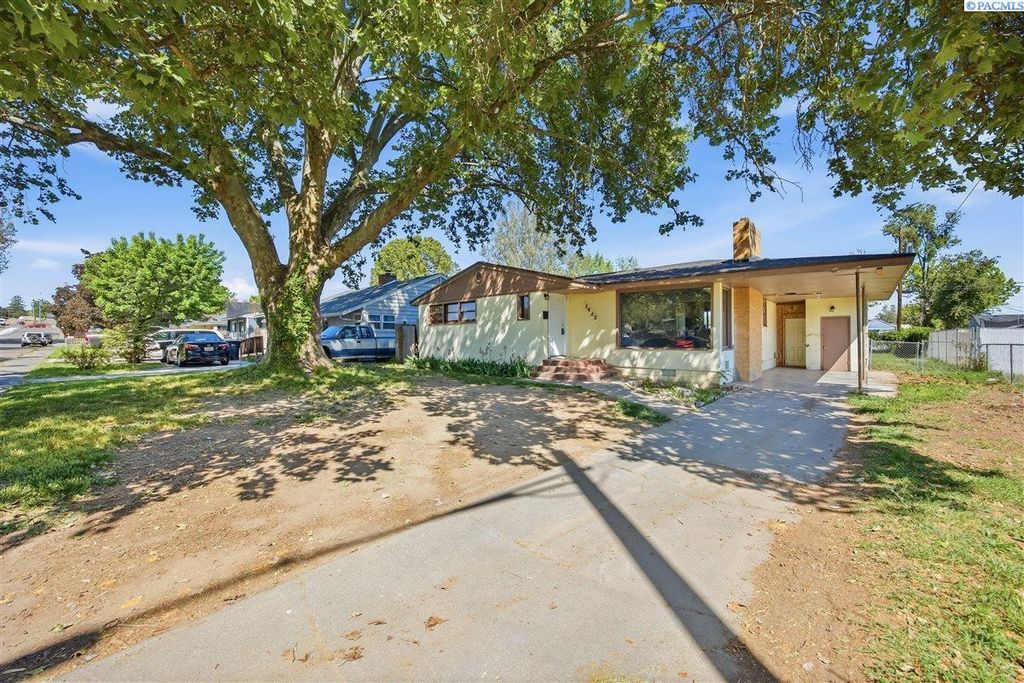 Photo of 1922 W 6th Ave, Kennewick, WA 99336 (MLS # 292728)