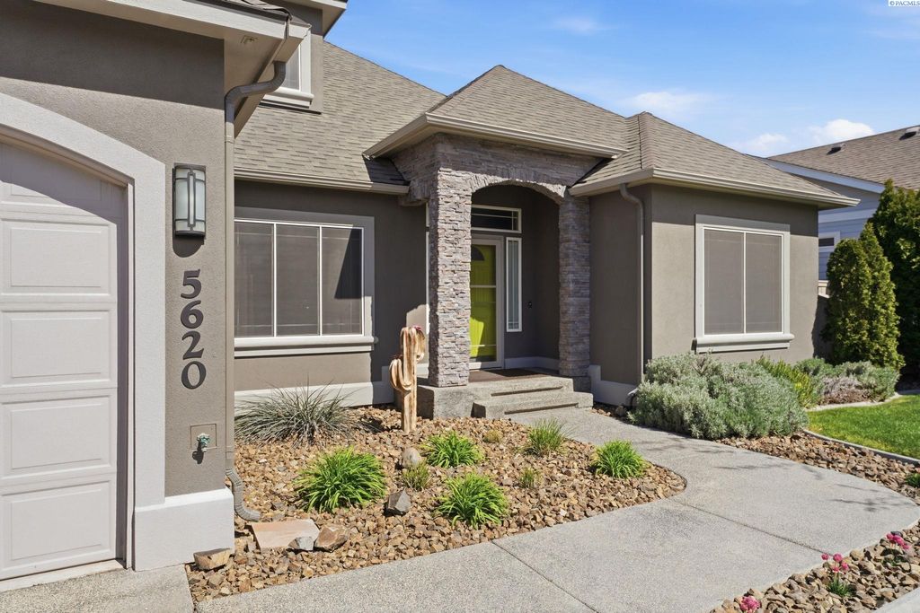 Photo of 5620 W 14th Ave, Kennewick, WA 99338 (MLS # 291938)