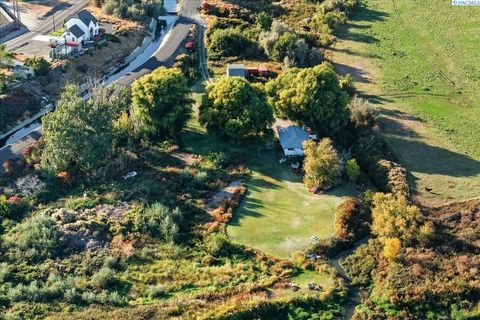 Photo of 84609 N Yakima River Dr, West Richland, WA 99353 (MLS # 290090)