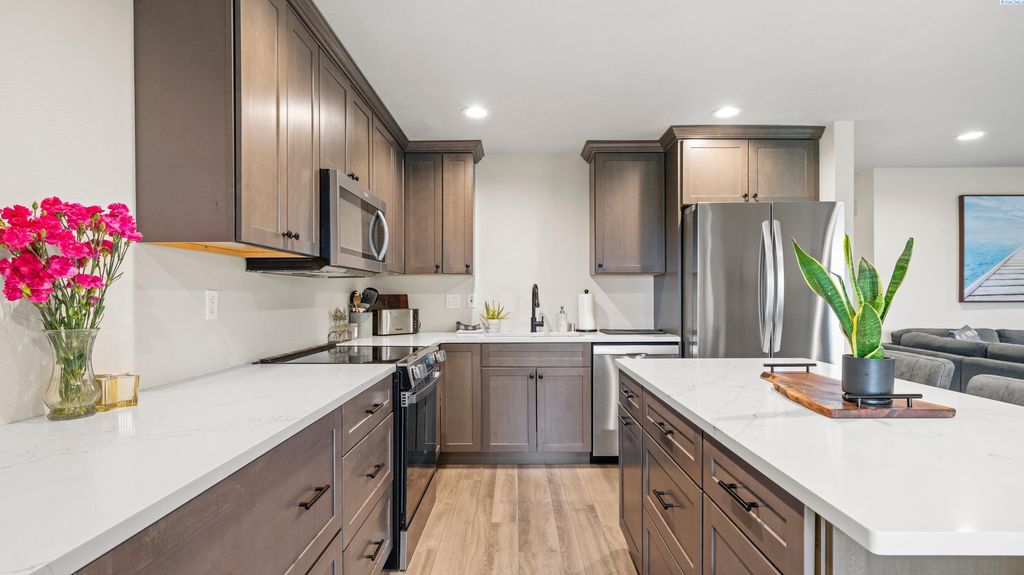 Photo of 303 Gage Blvd #313, Richland, WA 99352 (MLS # 290169)