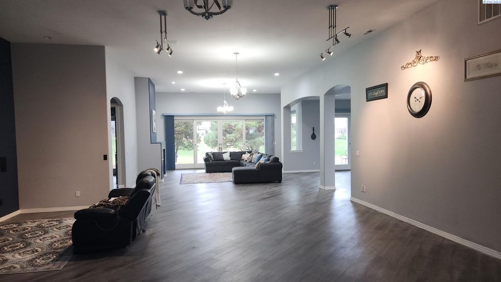 Photo of 1208 Canyon Lakes Dr, Kennewick, WA 99337 (MLS # 289958)