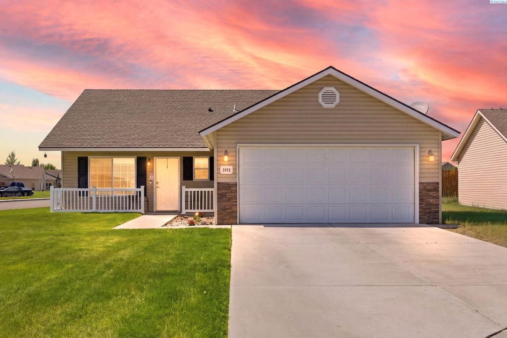 Photo of 5512 Leon Ct, Pasco, WA 99301 (MLS # 292411)