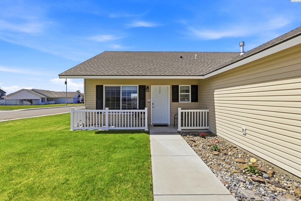 Photo of 5512 Leon Ct, Pasco, WA 99301 (MLS # 292411)