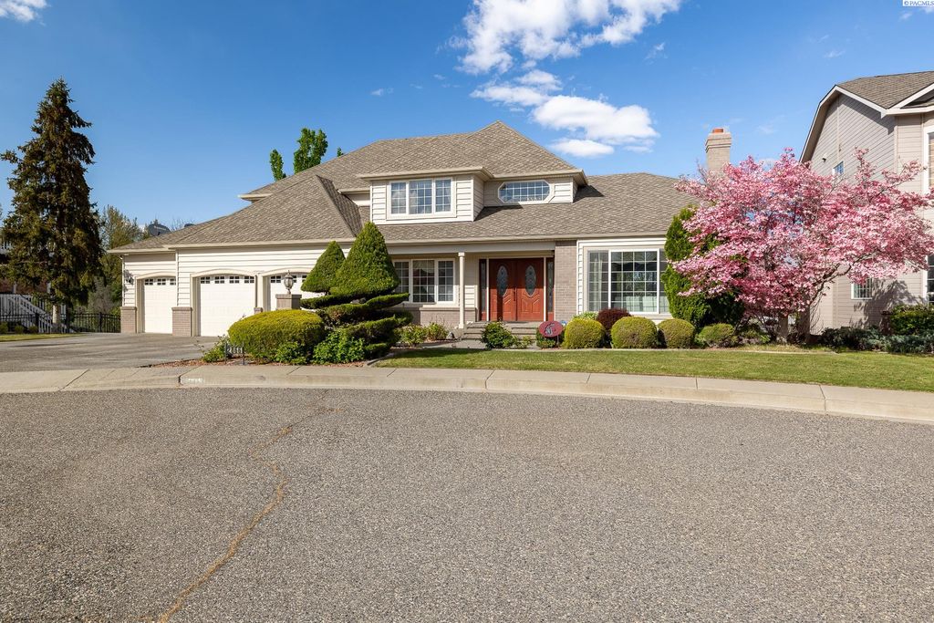 Photo of 2866 Hawkstone Ct, Richland, WA 99354 (MLS # 292226)