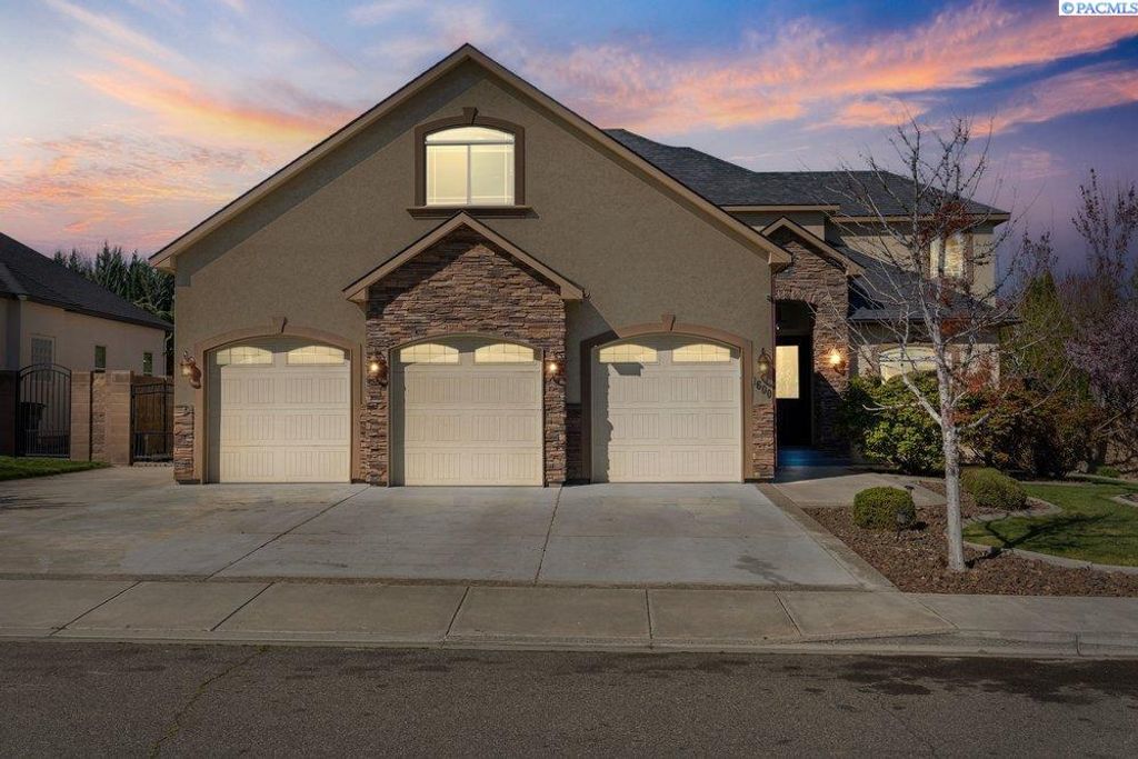 Photo of 1600 S Edison St, Kennewick, WA 99338 (MLS # 291883)