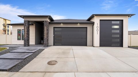 Photo of 1001 S Florida Pl, Kennewick, WA 99338 (MLS # 289761)