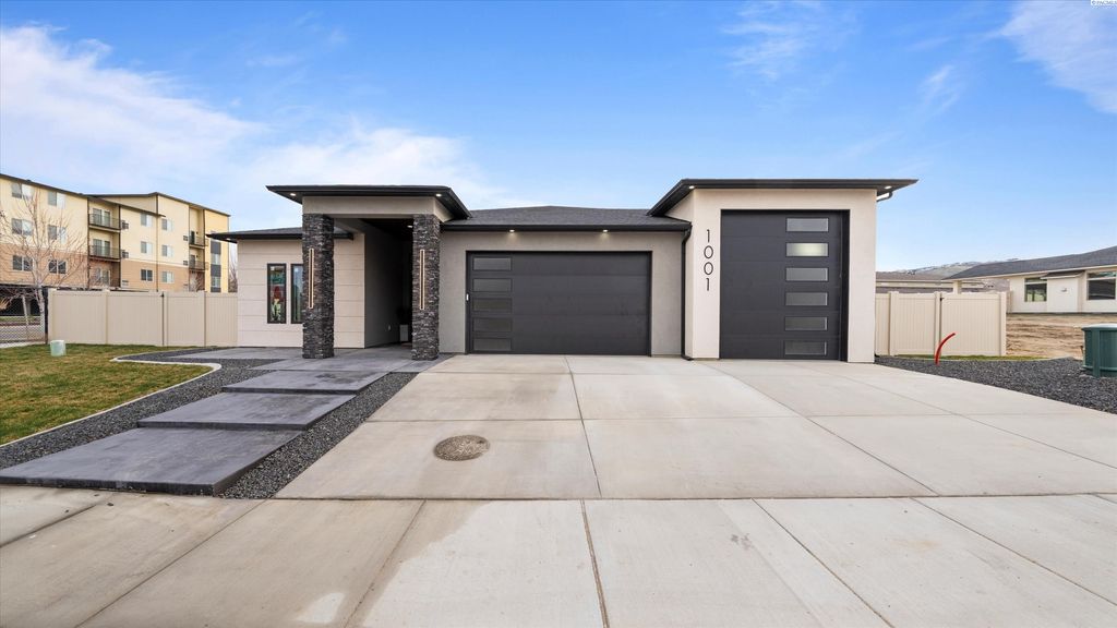Photo of 1001 S Florida Pl, Kennewick, WA 99338 (MLS # 289761)