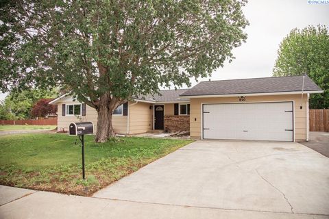 Photo of 620 N Buntin Pl, Kennewick, WA 99336 (MLS # 293006)