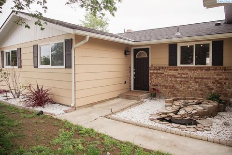 Photo of 620 N Buntin Pl, Kennewick, WA 99336 (MLS # 293006)