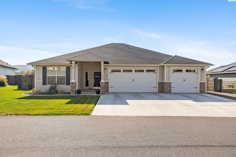 Photo of 1035 Badger Valley Way, Richland, WA 99352 (MLS # 288827)