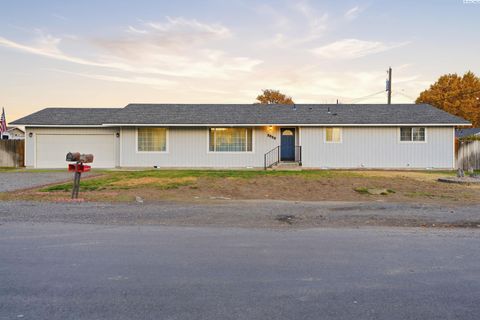Photo of 2020 N Sherman St, Kennewick, WA 99336 (MLS # 288851)