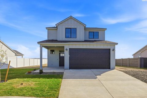 Photo of 404 Amberly Ave, Grandview, WA 99390 (MLS # 291711)