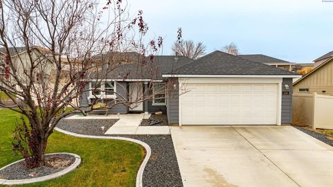 Photo of 6101 Turf Paradise Dr, Pasco, WA 99301 (MLS # 289357)