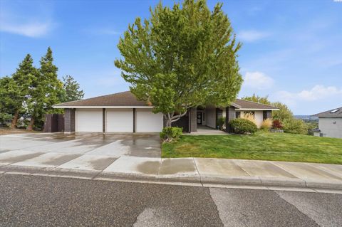 Photo of 4100 W 43rd Ave, Kennewick, WA 99337 (MLS # 292192)