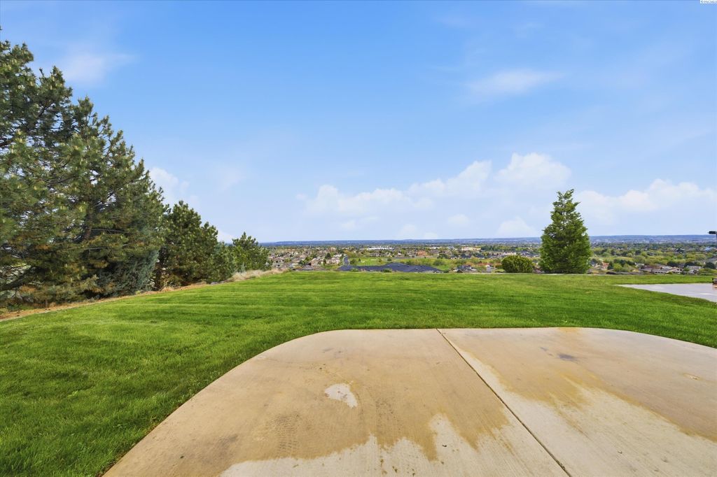 Photo of 4100 W 43rd Ave, Kennewick, WA 99337 (MLS # 292192)