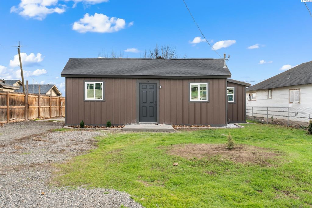 Photo of 44 E 3rd Ave, Toppenish, WA 98948 (MLS # 289361)