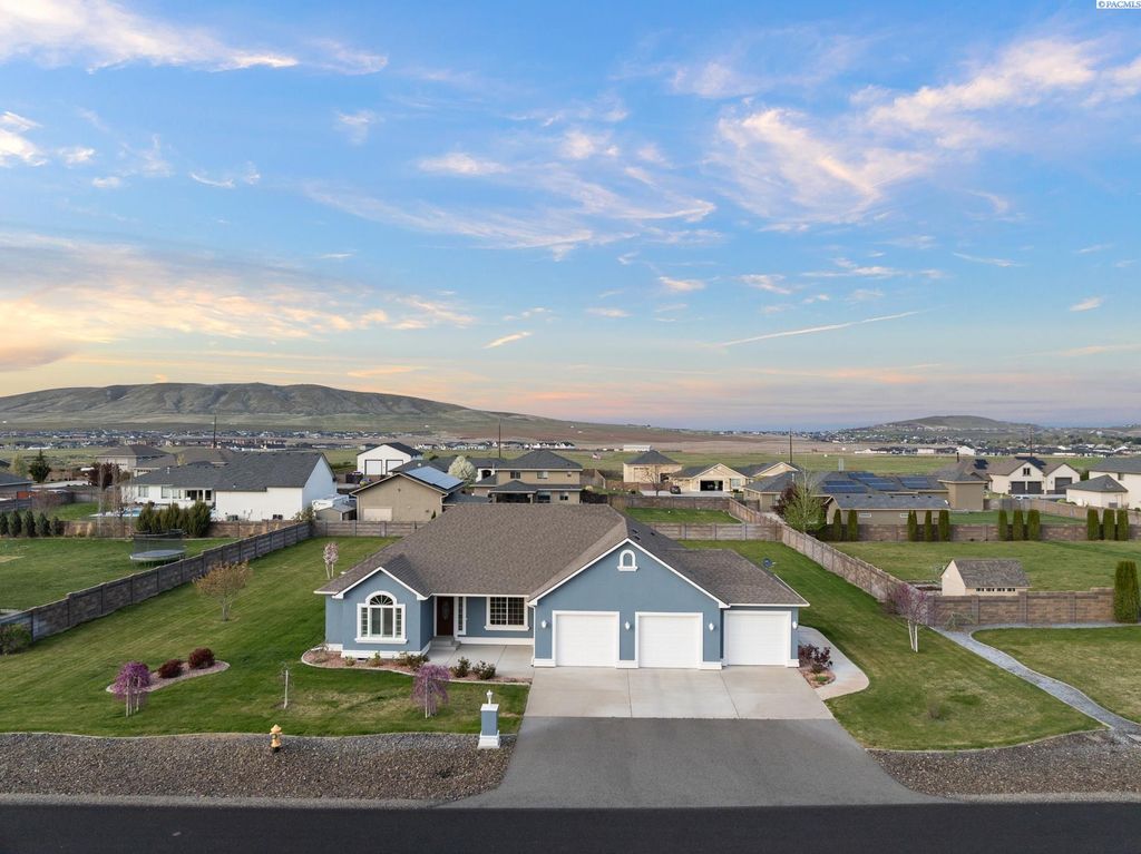 Photo of 77002 E Timothy Ln, Kennewick, WA 99338 (MLS # 291952)