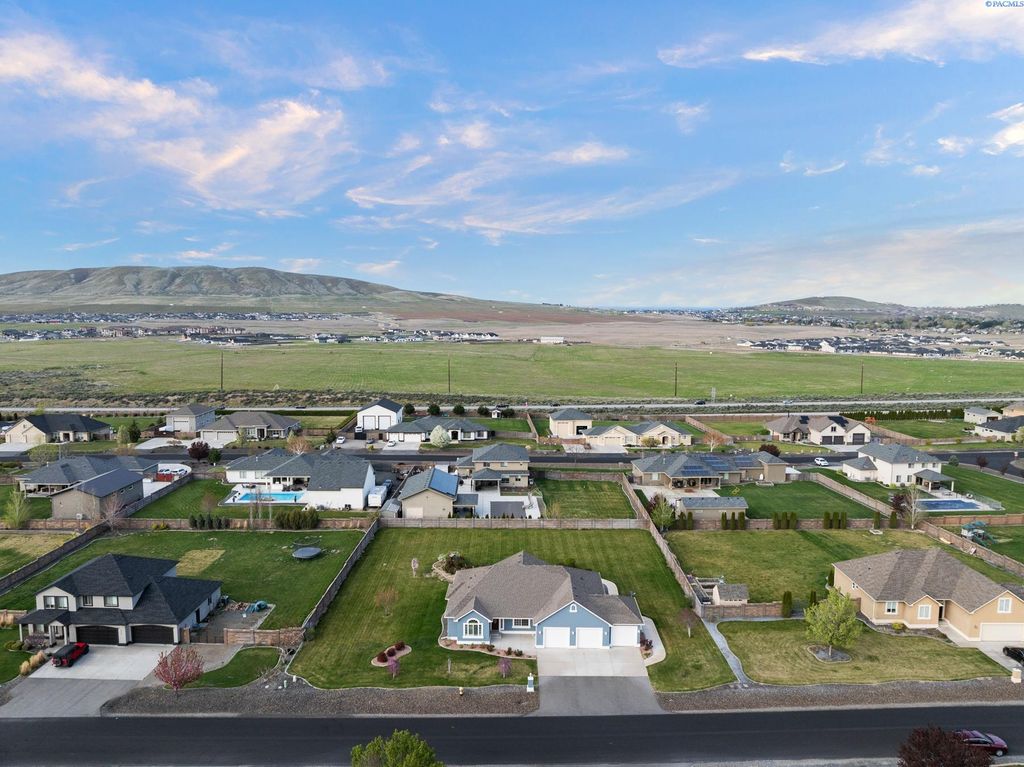 Photo of 77002 E Timothy Ln, Kennewick, WA 99338 (MLS # 291952)