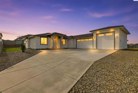 Photo of 7101 W 34th Pl, Kennewick, WA 99338 (MLS # 290543)