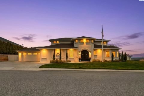 Photo of 1294 White Bluffs, Richland, WA 99352 (MLS # 289995)