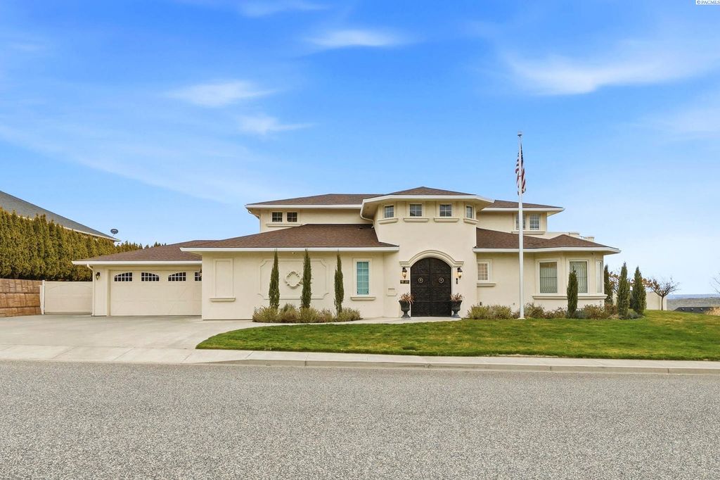 Photo of 1294 White Bluffs, Richland, WA 99352 (MLS # 289995)