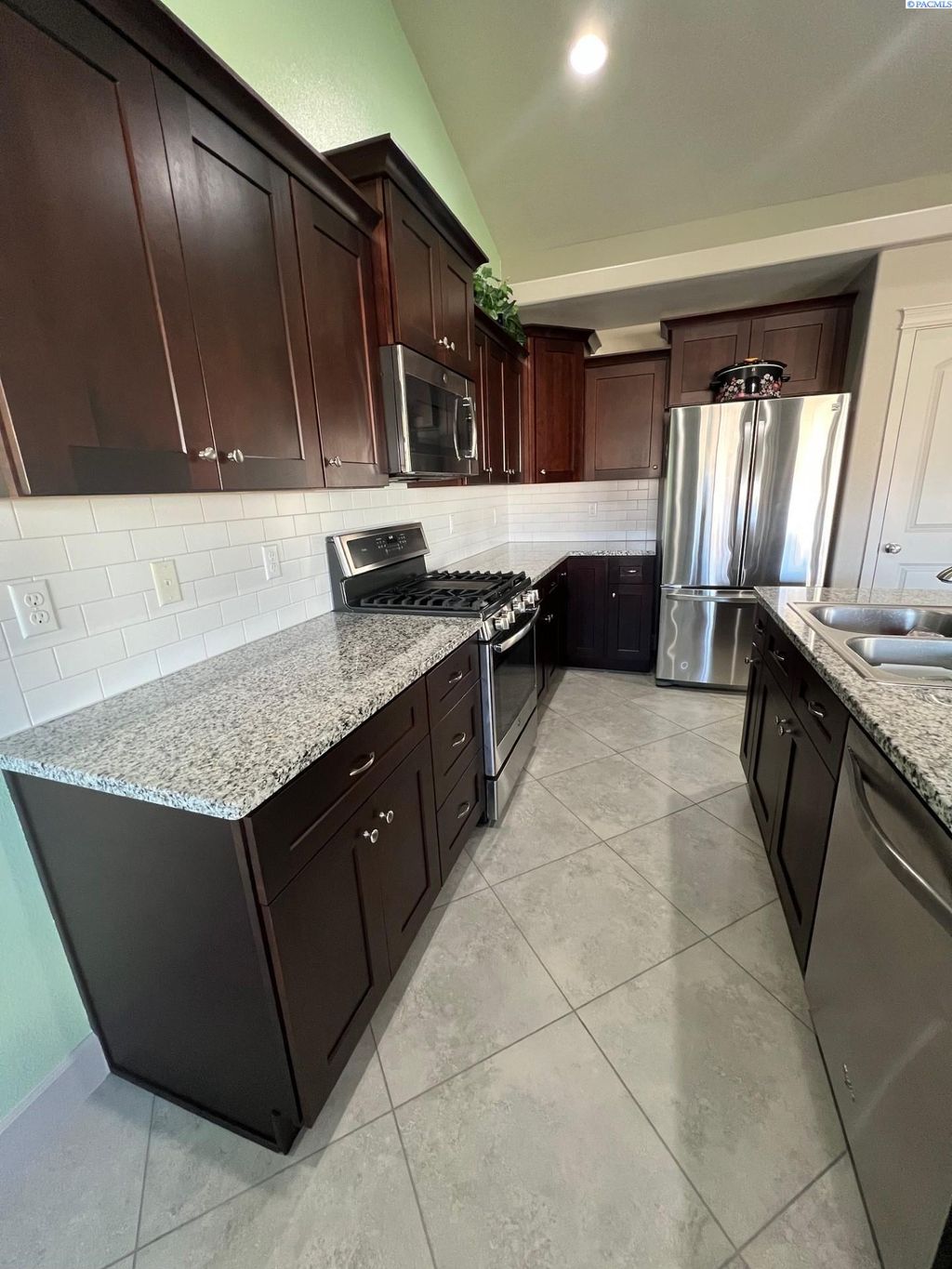 Photo of 5005 Pinehurst Drive, Pasco, WA 99301 (MLS # 291162)