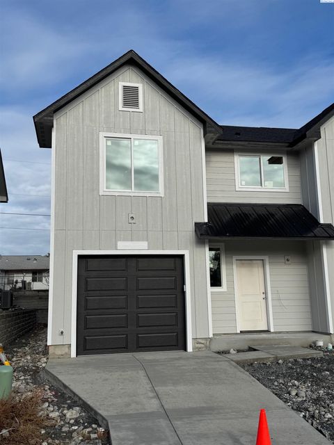 Photo of 3499 W 6th Place, Kennewick, WA 99336 (MLS # 284333)