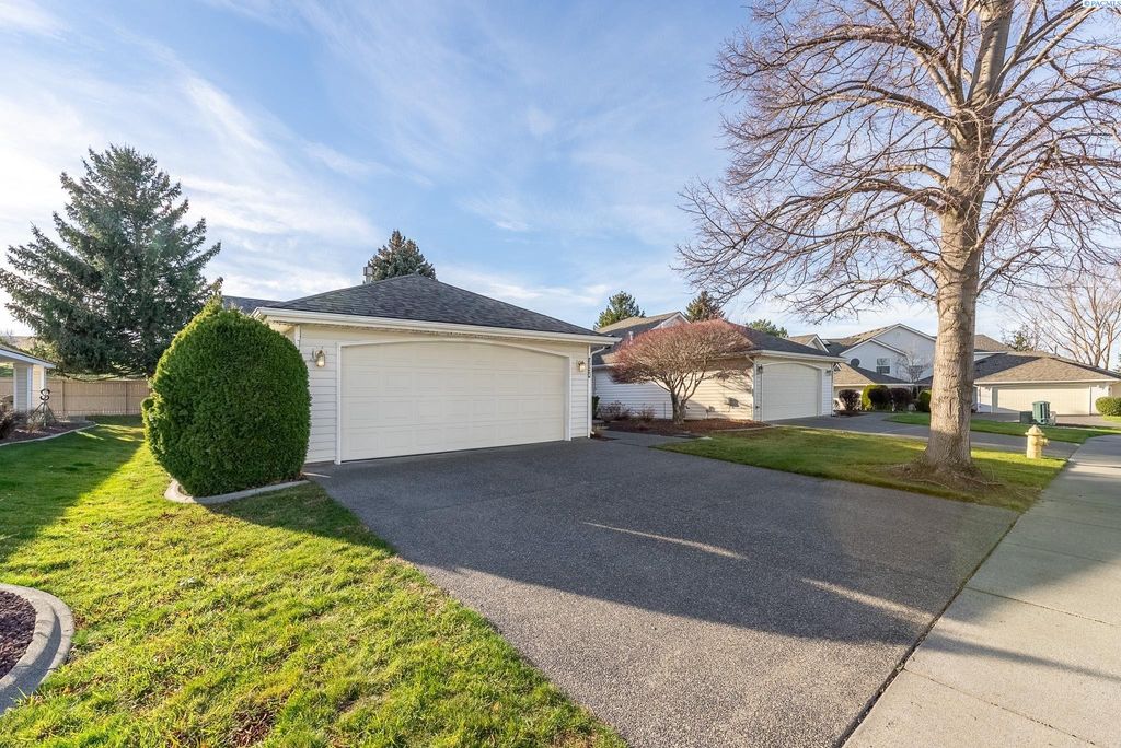 Photo of 3534 S Huntington Lopp Loop, Kennewick, WA 99337 (MLS # 289398)