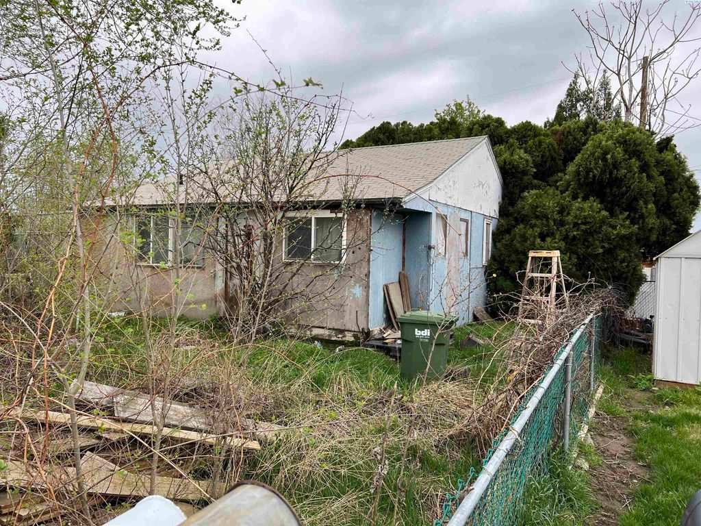 Photo of 1908 S Rainier Pl, Kennewick, WA 99337 (MLS # 291744)