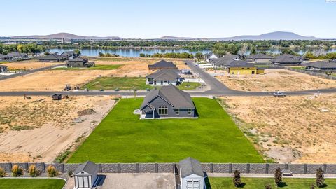 Photo of 6627 Lazy B Dr, Pasco, WA 99301 (MLS # 285206)