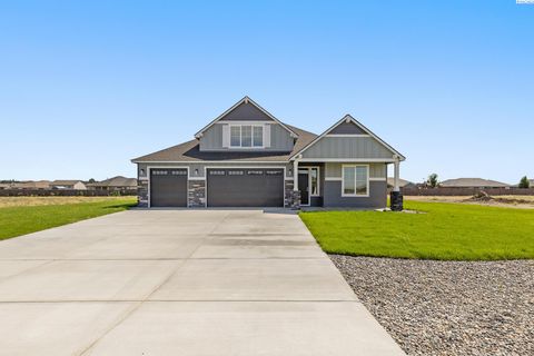 Photo of 6627 Lazy B Drive, Pasco, WA 98301 (MLS # 285206)