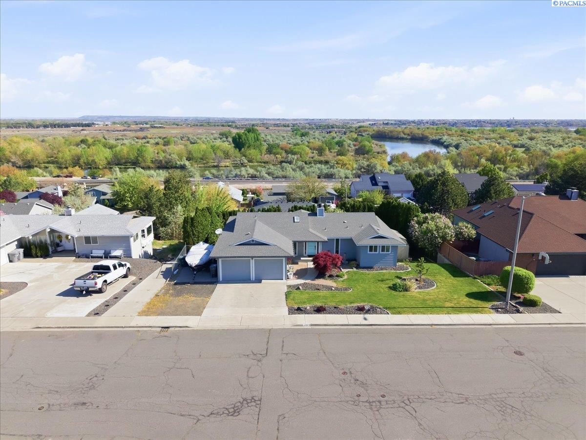 Photo 1 of 50 — 190 Edgewood Dr, Richland, WA 99352