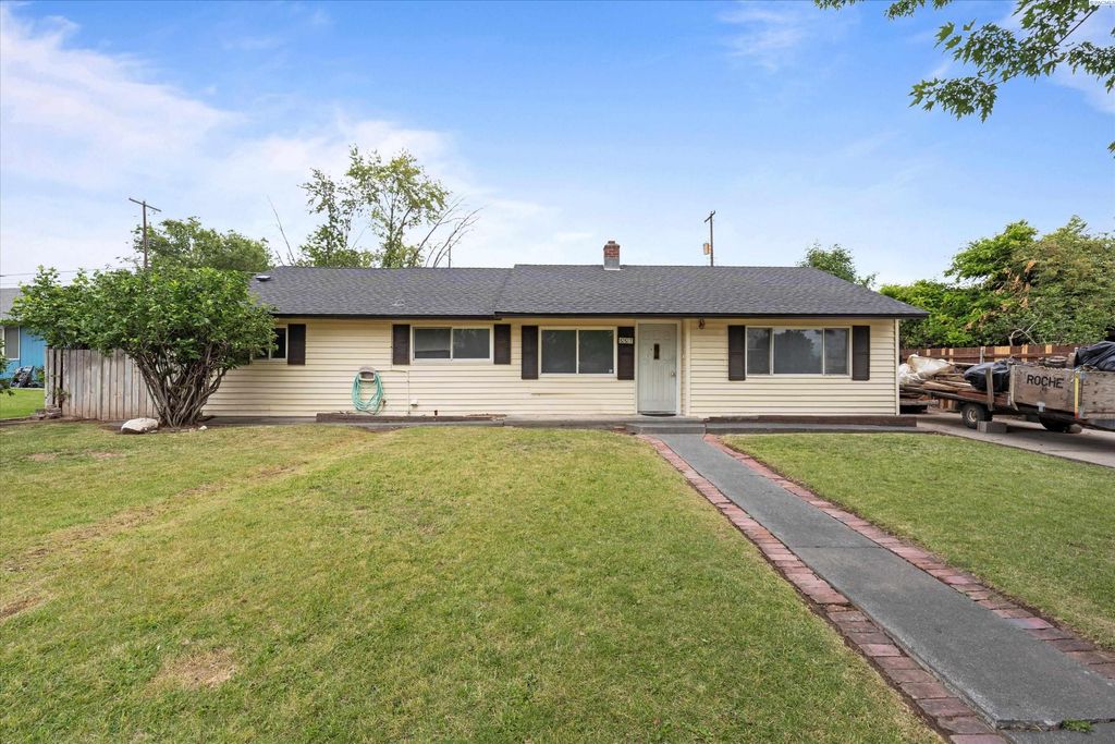 Photo of 557 S 4th Avenue, Othello, WA 99344 (MLS # 285437)