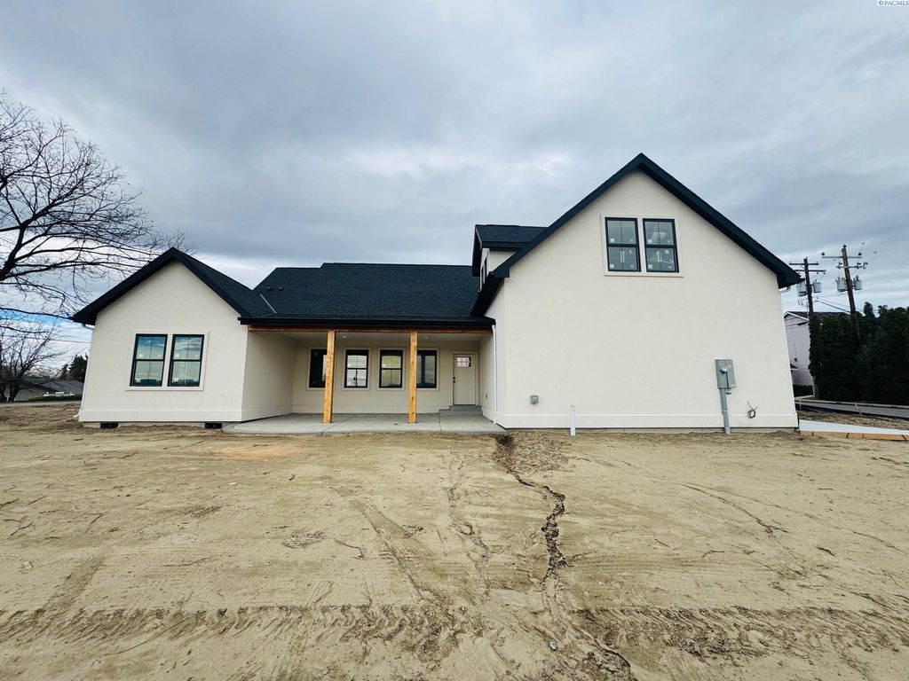 Photo of 304 6th Street, Zillah, WA 98953 (MLS # 291452)