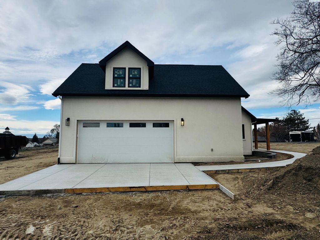 Photo of 304 6th Street, Zillah, WA 98953 (MLS # 291452)