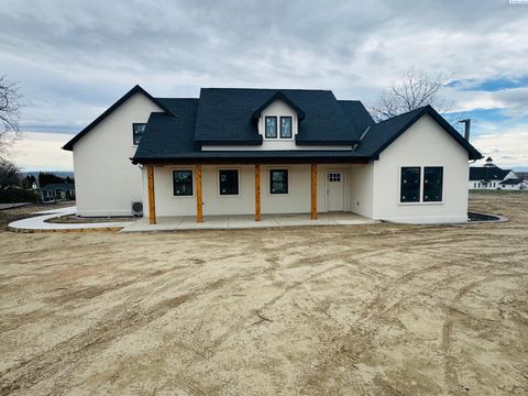 Photo of 304 6th Street, Zillah, WA 98953 (MLS # 291452)