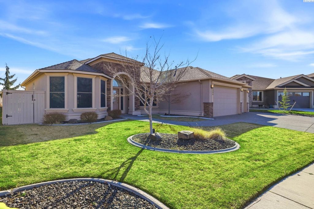 Photo of 2296 Copperleaf St, Richland, WA 99354 (MLS # 290912)