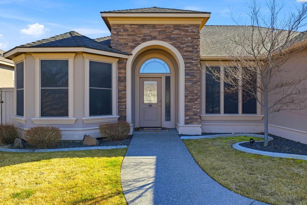 Photo of 2296 Copperleaf St, Richland, WA 99354 (MLS # 290912)