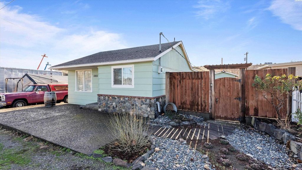 Photo of 5931 Deer St, West Richland, WA 99353 (MLS # 289547)